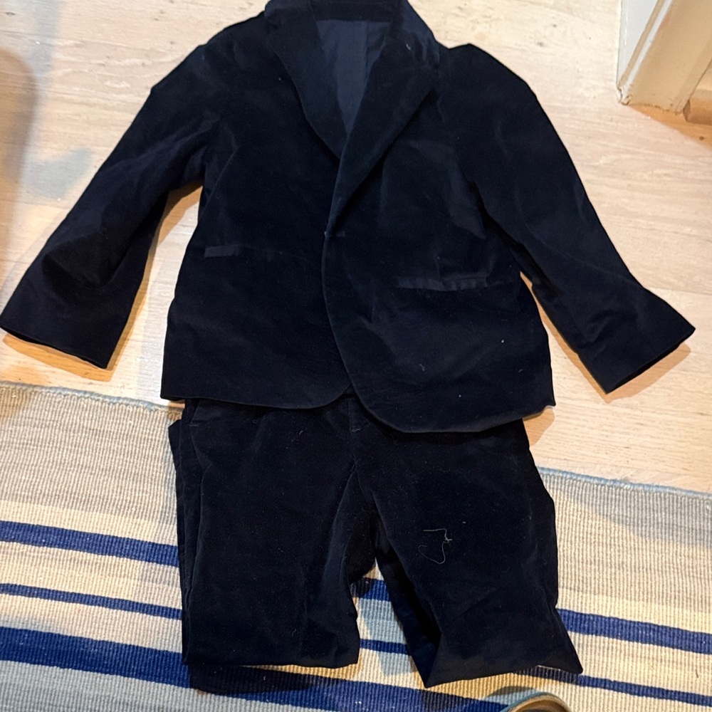Zara boys Velvet Suit Set, navy size 3-4